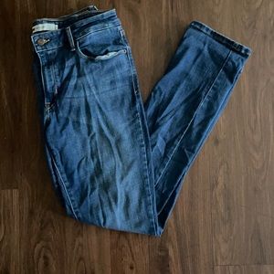 LEVI’S dark wash skinny jeans